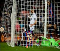نهاية الشوط الأول.. ريال مدريد يتقدم بهدف قاتل في مرمى برشلونة