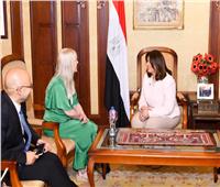 وزيرة الهجرة تلتقي سفيرة أيرلندا بالقاهرة لمواجهة الهجرة غير الشرعية ورعاية الجاليات