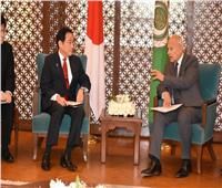 أبو الغيط يلتقي فوميو كيشيدا رئيس وزراء اليابان بالجامعة العربية