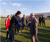 رئيس المقاولون العرب يحفز اللاعبين قبل مواجهة حرس الحدود في الدوري 