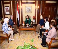 «وزيرة الهجرة» تستقبل المصري جون نور صاحب لقب "شخصية العام" 
