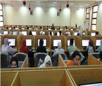 رئيس جامعة المنيا يتفقد سير الاختبارات الإلكترونية لطلاب طب الاسنان والصيدلة 