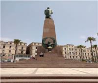 محافظ الإسكندرية يزيل تمثال مسخ بمحطة الرمل