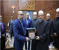 الإمام الأكبر يستقبل رئيس موريتانيا ويناقشان تعزيز الإستفادة من المنح الأزهرية