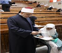   رئيس جامعة الأزهر يتفقد لجان الامتحانات والكنترولات بكلية الدراسات الإسلامية للبنات بالقاهرة