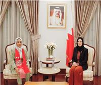 سفيرة المنامة لدى مصر تستقبل أول بحرينية تحصل على منحة ناصر للقيادة الدولية