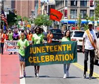 الاحتفال بيوم "جونتينث" الأمريكي بدأها بالتخلص من الاستعباد وأنهاها "فلويد" بعطلة فيدرالية