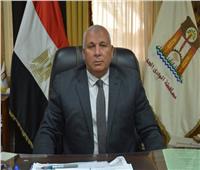 محافظ الوادي الجديد يهنئ الطالبة الأولى مكرر على مستوى الجمهورية بشهادة الدبلومات الفنية