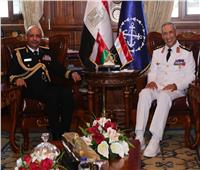 الفريق أشرف عطوة يلتقى قائد القوات البحرية السلطانية العمانية