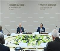 الرئيس السيسي يشارك في غداء عمل مع الرئيس الروسي ورؤساء الدول الأفارقة |بالفيديو