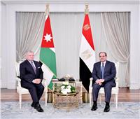 الرئيس السيسي يستقبل ملك الأردن بمطار العلمين الدولي