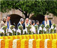 الرئيس السيسي وقادة مجموعة العشرين يضعون أكاليل الزهور علي ضريح المهاتما غاندى