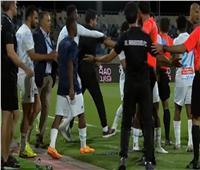 شاهد| اشتباكات بين لاعبي اتحاد جدة والأخدود في نهاية المباراة