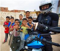 انطلاق رحلة المغامر المصري علي عبده «الطريق إلى COP 28» من الأهرامات