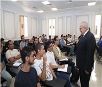 تضم 18 برنامجا دراسيا .. الخشت يهنئ الطلاب  ببدء الدراسة بجامعة القاهرة الدولية