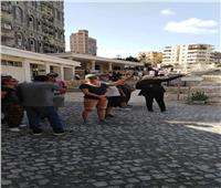  السياح يتجولون آمنين بمنطقة عامود السواري بالإسكندرية