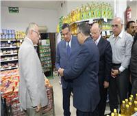 وزير التنمية المحلية ومحافظ القاهرة يتفقدان منافذ بيع السلع الغذائية بالعاصمة