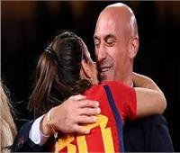 واقعة التقبيل والأحضان.. فيفا يوقع عقوبة قاسية على رئيس الاتحاد الإسباني لكرة القدم 