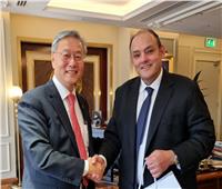 سفير كوريا ووزير الاستثمار يناقشان تعزيز التجارة بين البلدين 