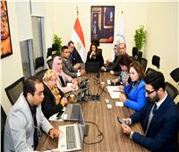 «الهجرة» تستعرض تقرير من غرفة عمليات الوزارة لمتابعة انتخابات المصريين بالخارج