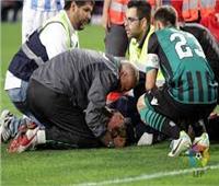 إصابة لاعب ريال بيتيس بكسر في الساق