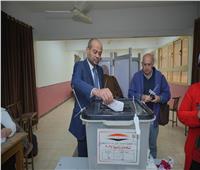 رئيس البورصة المصرية يدلي بصوته في الانتخابات الرئاسية 2024