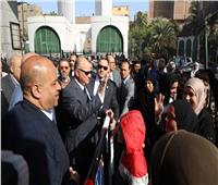 محافظ القاهرة يتفقد محيط عدة لجان بالمنطقة الغربية للاطمئنان على سير العملية الانتخابية 