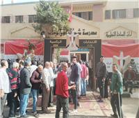 الانتخابات الرئاسية.. توافد المئات من المواطنون بمدرسة شبرا الثانوية بنات  للأدلاء بأصواتهم 