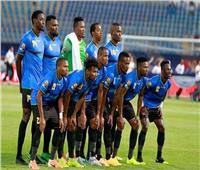 لاعبو تنزانيا يجرون عمليات الإحماء قيل مواجهة مصر وديا 