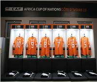 شاهد| غرفة ملابس كوت ديفوار وغينيا بيساو قبل انطلاق مباراة افتتاح أمم أفريقيا