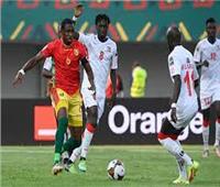 تعادل سلبي بين غينيا وجامبيا في الشوط الأول بكأس الأمم الإفريقية 
