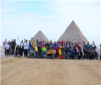 جولة سياحية بالأهرامات لوفود بطولة مصر الدولية لذوي القدرات الخاصة للريشة الطائرة
