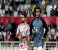 لاعبو أهلي جدة والجهاز الإداري يصافحون محمد عبد الشافي قبل لقاء الزمالك 