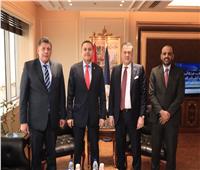 وزير السياحة يبحث سبل تعزيز التعاون بين البلدين مع سفير قطر