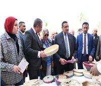 وزير التنمية المحلية ومحافظ الفيوم يتفقدان معرض «أيادي مصر» للحرف اليدوية والتراثية