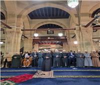  الجامع الأزهر يتلألأ بتلاوة القرآن وحضورآلاف المصلين في صلاة التراويح