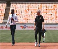 «كولر» يعاين ملعب «بنجامين مكابا» قبل مباراة سيمبا غدًا