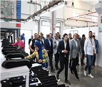 رئيس الوزراء يتفقد مصنع شركة «إيميسا دينيم» لصناعة الملابس الجاهزة