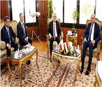 وزير الطيران المدني يبحث مع سفير بولندا سبل تعزيز الحركة السياحية بين البلدين