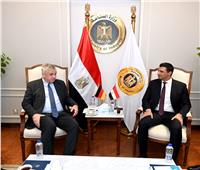 وزير الصناعة يبحث مع سفير ألمانيا سبل تعزيز التعاون الصناعي بين البلدين 