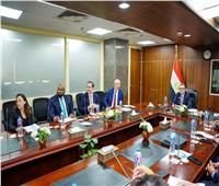 وزير التخطيط يبحث مع مؤسسة الاستثمار البريطانية توسيع التمويلات التنموية 