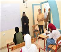 محافظ أسوان يفاجئ مدرسة كلابشة الجديدة ببحيرة ناصر لمتابعة إمتحانات الشهادة الإعدادية