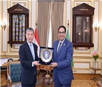 رئيس جامعة القاهرة يبحث مع سفير الصين سبل تعزيز الشراكات الأكاديمية والبحثية