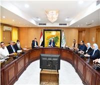 محافظ الفيوم يتابع آخر مستجدات تنفيذ مشروع القطار الكهربائي السريع