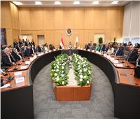وزير الصناعة يستعرض مؤشرات أداء الوزارة وخطة عملها خلال المرحلة المقبلة