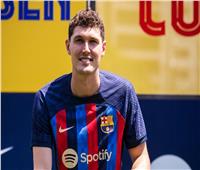 الدنماركي كريستينسن يمدد عقده مع برشلونة لعامين