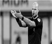 فيفا ينعى الحكم الهولندي روب ديبرينك بعد أسابيع من أزمة استبعاده المونديالي