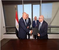 وزيرا النقل والطيران المدني يشهدان توقيع بروتوكول أعمال الممرات الرئيسية والخدمية بالمطارات