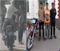 ضبط 3 عمال بعد تداول فيديو لتعديهم على المارة والتحرش بالفتيات في القليوبية